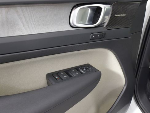 Used 2024 Volvo XC40 B5 Plus w/ Climate Package image 26