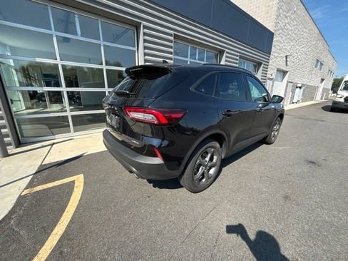 Used 2025 Ford Escape ST-Line Select AWD/4WD image 3