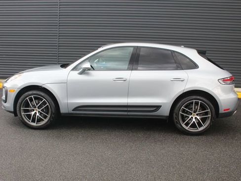Certified 2025 Porsche Macan image 2