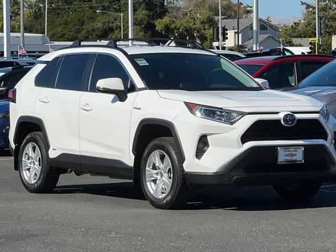 Used 2021 Toyota RAV4 XLE w/ XLE Grade Weather Package AWD/4WD image 2