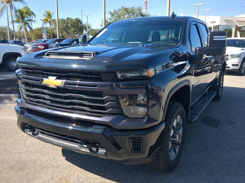 Used 2024 Chevrolet Silverado 2500 Custom w/ Custom Value Package image 9