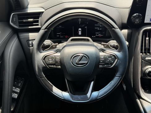 Used 2026 Lexus LX 600 4WD w/ Accessory Package (Z1) image 15