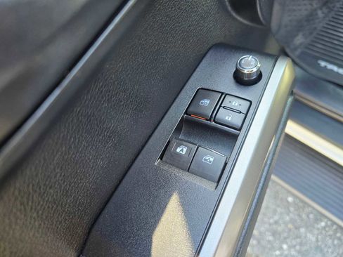 Certified 2016 Toyota Tacoma SR5 w/ SR5 Appearance Package (SN) image 17