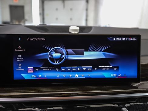 Used 2024 BMW X7 xDrive40i w/ Executive Package AWD/4WD image 18