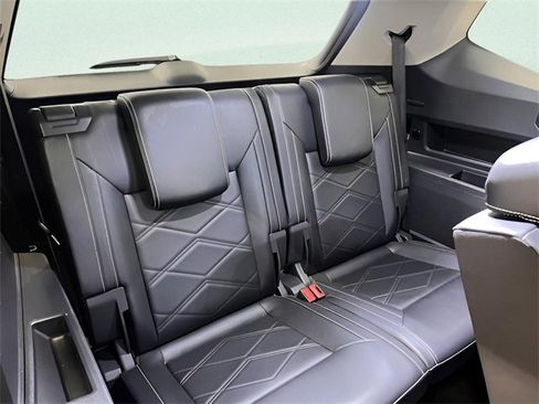 Used 2025 Volkswagen Atlas SE image 8