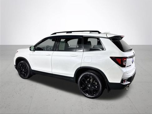 Used 2025 Honda Passport Black Edition image 8