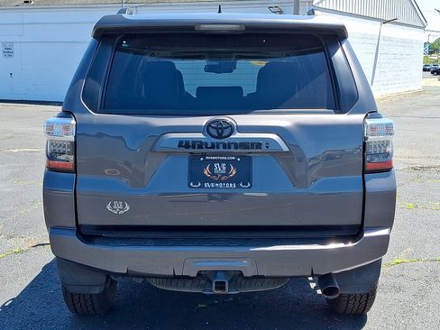 Used 2022 Toyota 4Runner SR5 Premium w/ Moonroof Package RWD image 15