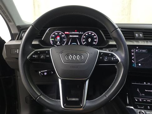 Used 2022 Audi e-tron Premium Plus w/ Premium Plus Package image 10