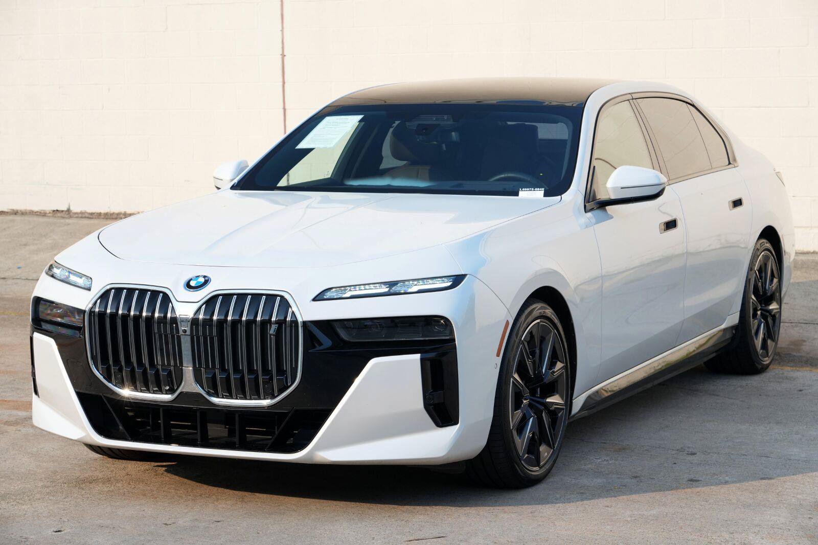Used 2023 BMW i7 xDrive60 w/ Executive Package 2 AWD/4WD image 62