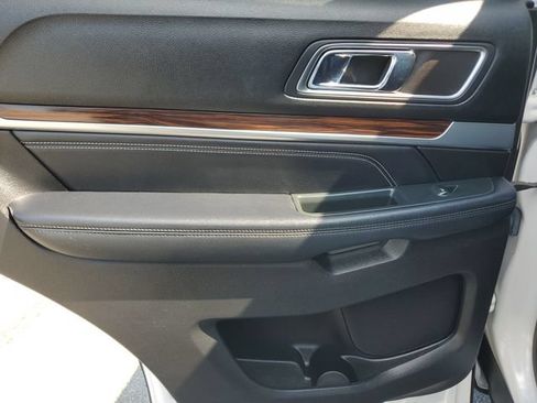 Used 2018 Ford Explorer Limited w/ Equipment Group 301A FWD image 15
