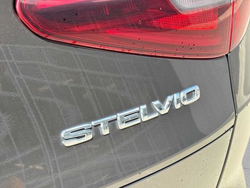 Used 2018 Alfa Romeo Stelvio Sport w/ Quick Order Package 22J Sport AWD/4WD image 12