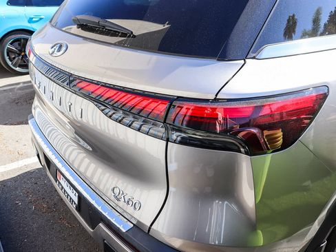 Used 2023 INFINITI QX60 Luxe w/ Cargo Package image 6