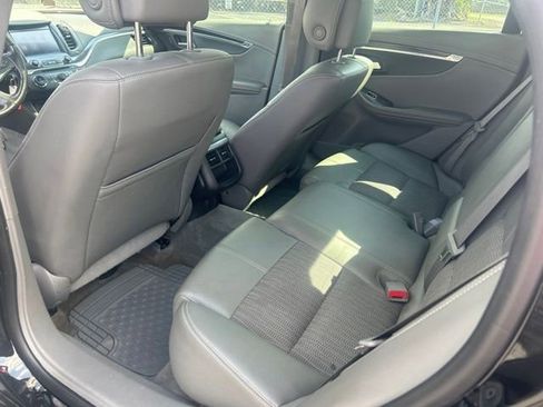 Used 2014 Chevrolet Impala LT w/ Convenience Package FWD image 17