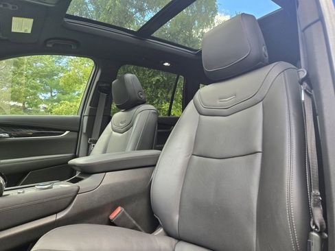 Used 2025 Cadillac XT6 Premium Luxury image 21