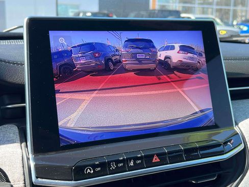 Used 2023 Jeep Compass Latitude image 16