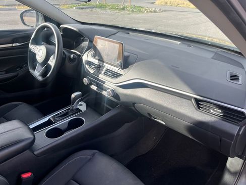 Used 2022 Nissan Altima 2.5 SV FWD image 16