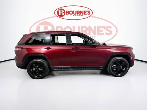 Used 2024 Jeep Grand Cherokee Limited w/ Luxury Tech Group II AWD/4WD image 12