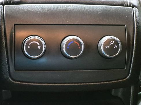 Used 2017 Chevrolet Traverse LT w/ Style and Technology Package FWD image 25