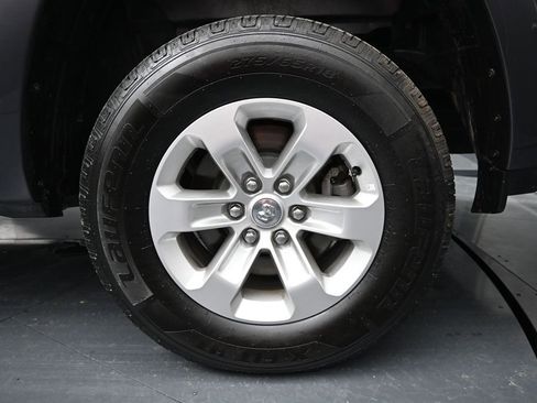 Used 2022 RAM 1500 Laramie AWD/4WD image 10