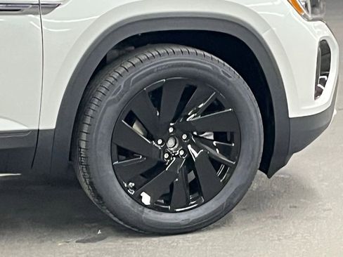 New 2026 Volkswagen Atlas Cross Sport SE image 42