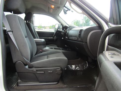 Used 2008 Chevrolet Silverado 2500 LT w/ 2LT Convenience Package RWD image 13