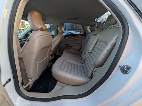 Used 2019 Ford Fusion SEL image 17