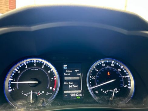 Used 2019 Toyota Highlander XLE AWD/4WD image 10