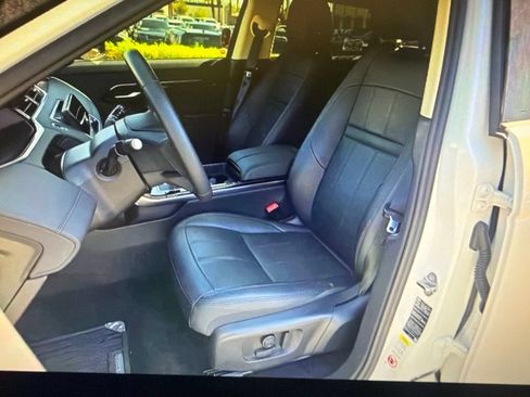 Used 2023 Land Rover Range Rover Evoque SE AWD/4WD image 11