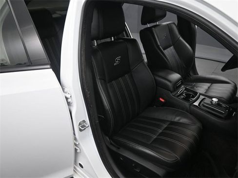 Used 2019 Chrysler 300 S image 19