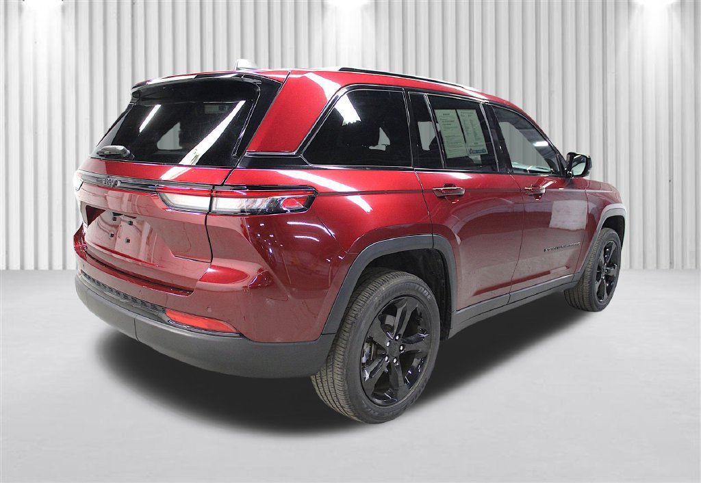 Certified 2023 Jeep Grand Cherokee Altitude AWD/4WD image 3