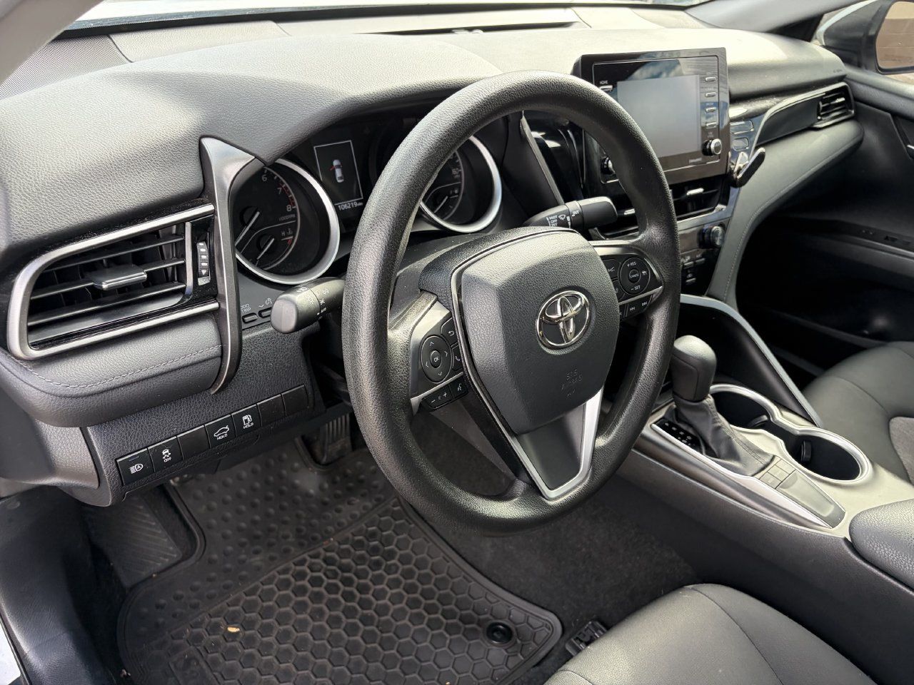 Used 2022 Toyota Camry LE FWD image 7