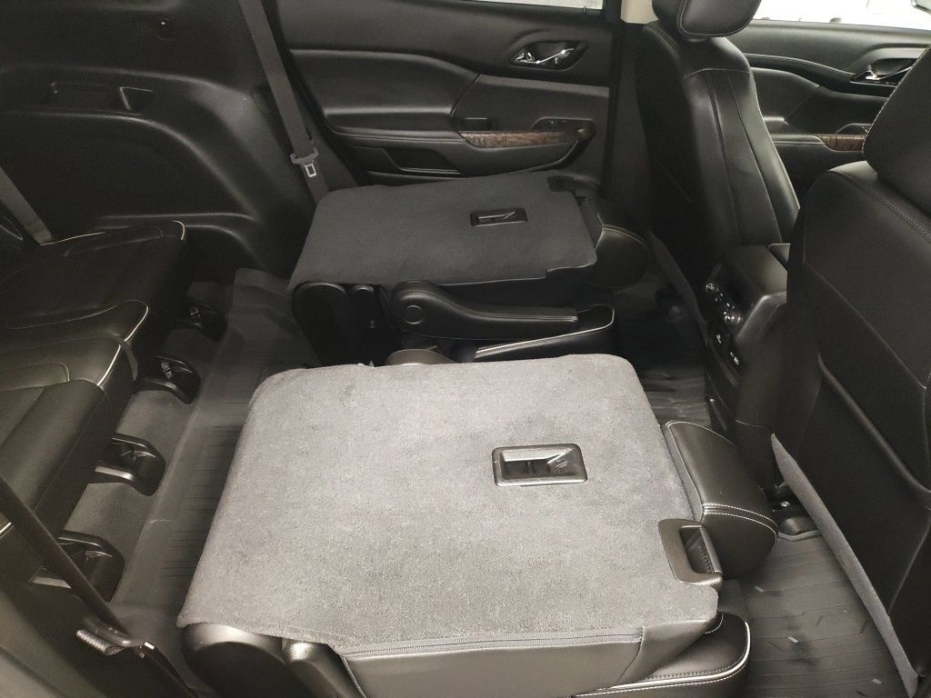 Used 2023 GMC Acadia Denali w/ Denali Technology Package FWD image 12