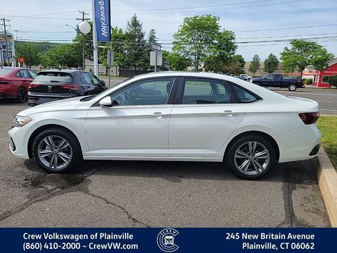 Certified 2023 Volkswagen Jetta SE w/ Panoramic Sunroof Package FWD image 27