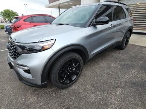 Used 2023 Ford Explorer ST-Line w/ Class IV Trailer Tow Package AWD/4WD image 2