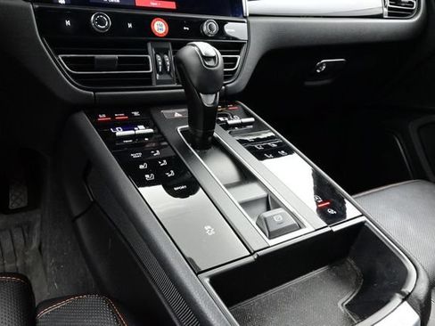 Certified 2023 Porsche Macan AWD/4WD image 11
