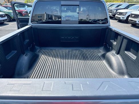 Used 2018 Nissan Titan SV image 23