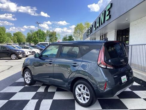 Used 2025 Kia Soul LX w/ LX Technology Package FWD image 8