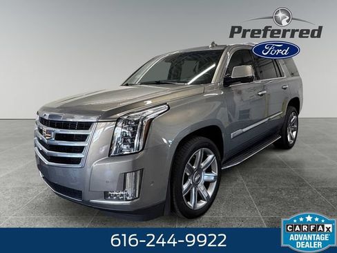 Used 2018 Cadillac Escalade Luxury AWD/4WD image 10