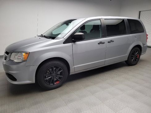 Used 2019 Dodge Grand Caravan SE FWD image 2