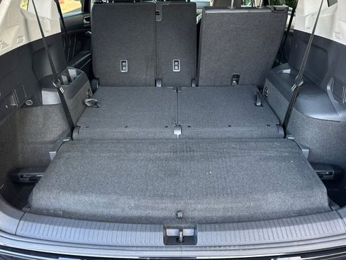 Used 2023 Volkswagen Tiguan SE w/ Panoramic Sunroof Package image 16