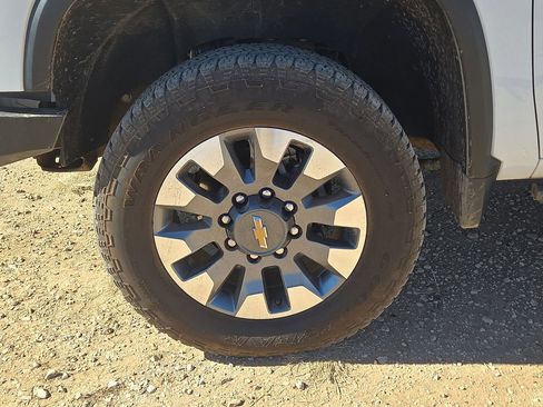 Used 2024 Chevrolet Silverado 2500 LT image 10