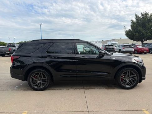 New 2026 Ford Explorer ST-Line w/ ST-Line Street Pack AWD/4WD image 4
