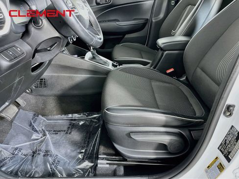 Used 2023 Hyundai Venue Limited FWD image 25