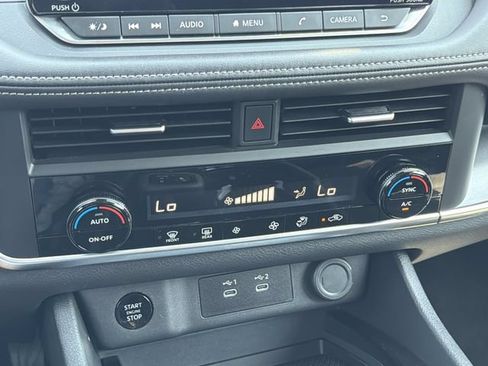 Used 2025 Nissan Rogue SV FWD image 16