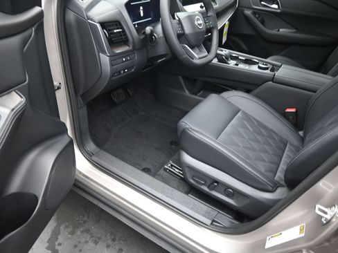 New 2026 Nissan Rogue Platinum w/ Platinum Premium Package image 12