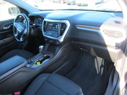 Used 2019 GMC Acadia SLE image 11