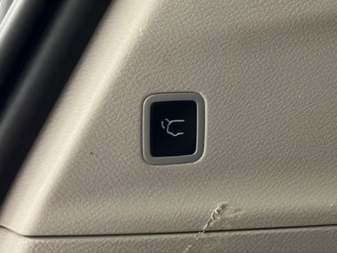 Used 2024 Chrysler Pacifica Touring-L FWD image 28