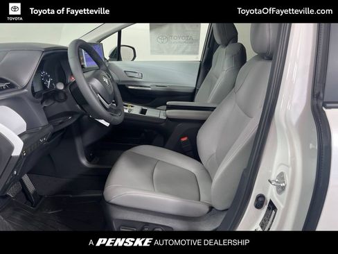 Used 2026 Toyota Sienna XLE FWD image 24