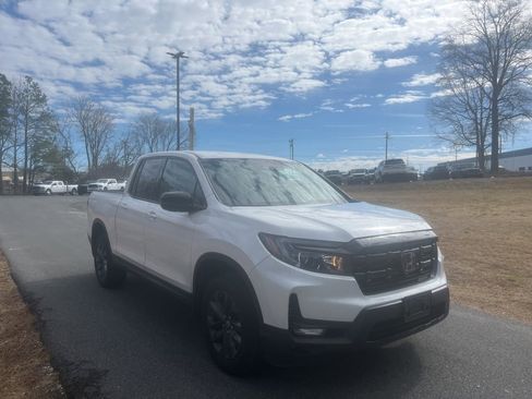 Used 2024 Honda Ridgeline Sport image 3