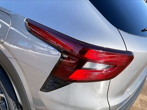 Certified 2025 Chevrolet Trax LT w/ LT Convenience Package image 28